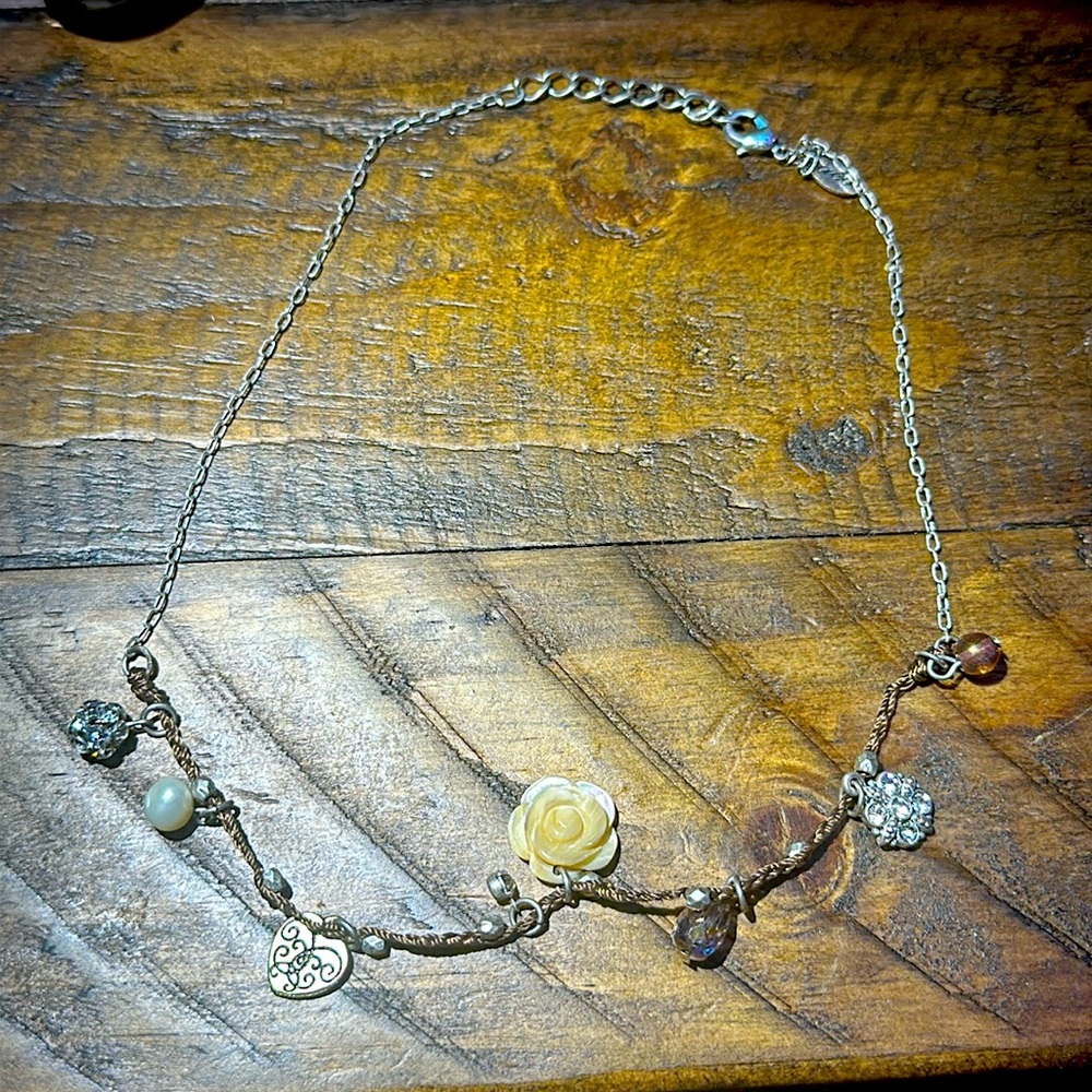 Woman’s Aea chocked necklace. With various mini pendants. Flower, heart, stones